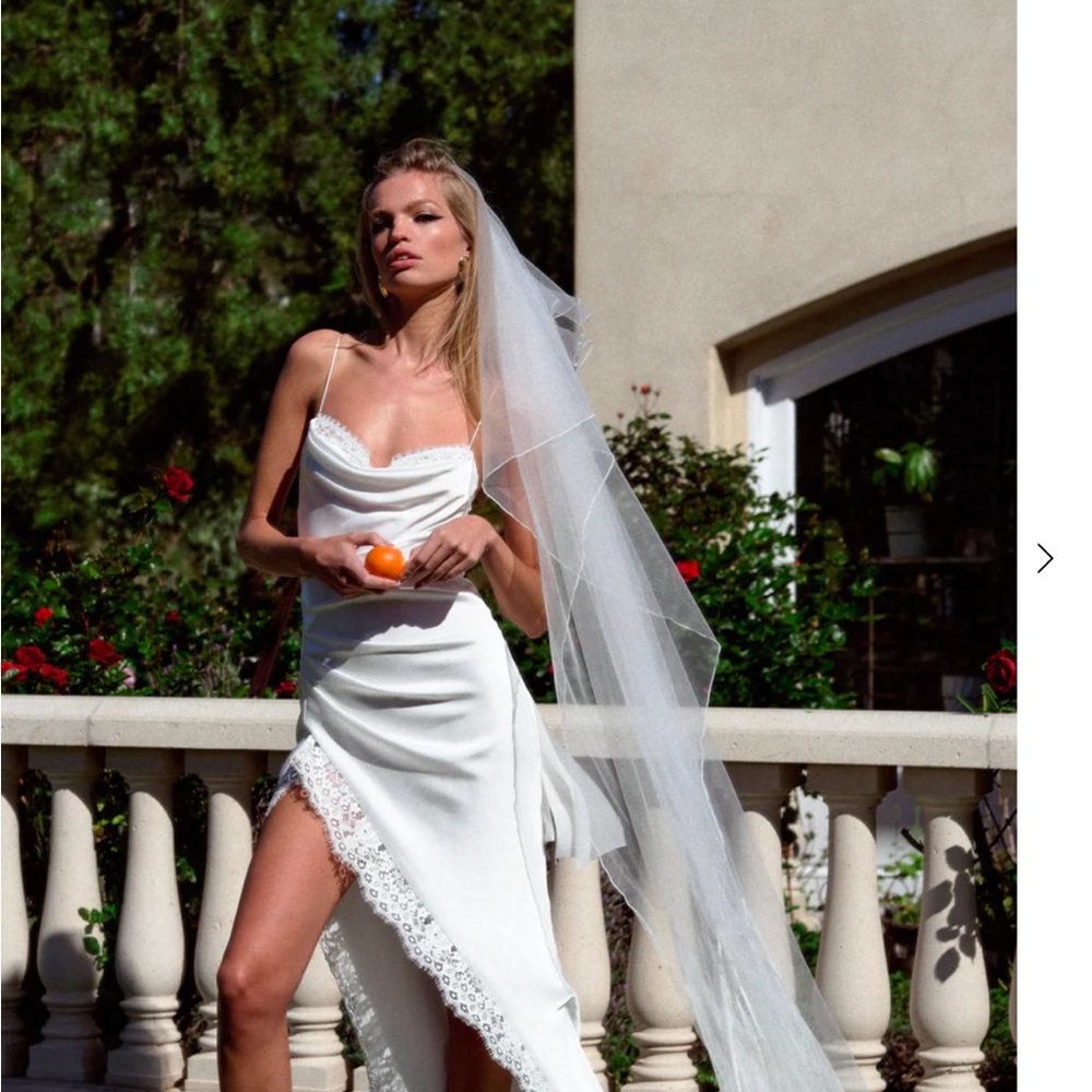 Elegant White Bridal veil with Lace Trim